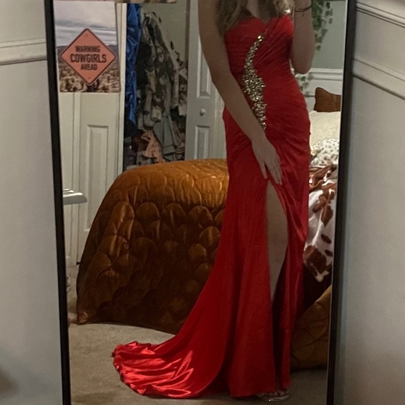 BEAUTIFUL PROM DRESS - Picture 2 of 2